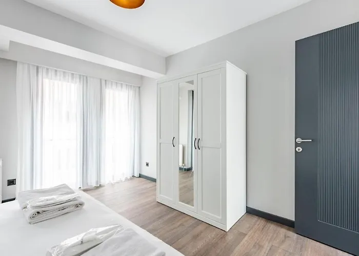 Charming Bright New 2bd1bath Wparking!#339 İstanbul